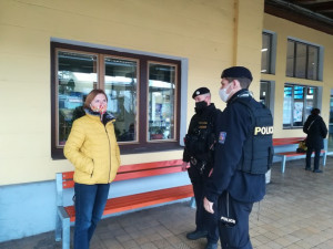 Policie kontroluje dodržování opatření. Postihy už budou přísnější