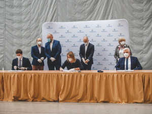 VOLBY 2020: Na jihu Čech vznikla nová koalice. V rukavicích smlouvu podepsaly čtyři strany