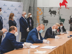 VOLBY 2020: Na jihu Čech vznikla nová koalice. V rukavicích smlouvu podepsaly čtyři strany