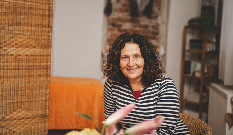 (NE)OBYČEJNÍ: Ženy v porodnici nejsou pacientky, ale klientky. Důležité je naslouchání a komunikace, říká dula Broňa Hradecká