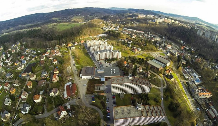 Vyšší bezpečnosti i klidnější dopravy by se měli dočkat obyvatelé ulice Dubový vrch