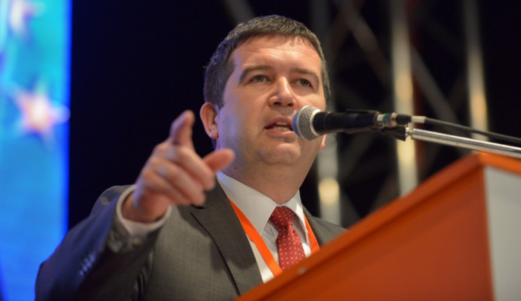 Hamáček: Bez otevření škol 1. září by nebyl problém s covidem