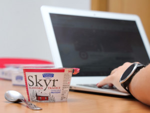 Islandská tradice v českých domovech. SKYR Bohušovické mlékárny zasytí, potěší a osladí vám den. A venku má novou zimní edici