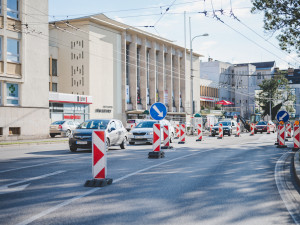 Na konci měsíce čekají Senovážné náměstí uzavírky. Dva víkendy přes něj řidiči neprojedou