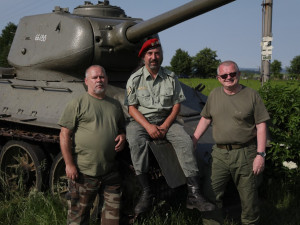 Drogy i množírny zvířat. Investigativní reportéři Klesnil a Fiala spouští internetovou televizi