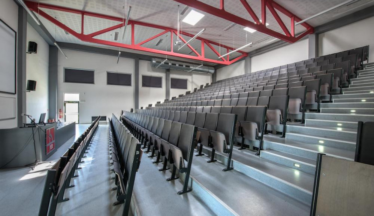 Videoprůvodci usnadňují studentům VŠTE virtuální výuku