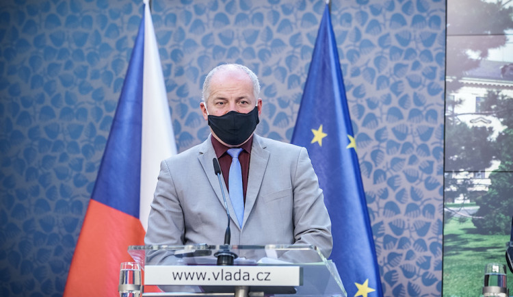 Pokud neklesne počet nakažených, je na místě další zpřísnění opatření, říká Prymula