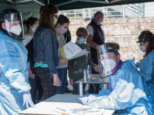 Více než tisíc pozitivních testů za den na jihu Čech. Nyní už jen obtížně kontrolujeme komunitní šíření, říká hygiena