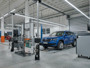 Přezutím pneumatik příprava na zimní sezónu nekončí. Kontrolu svého auta by neměli řidiči podceňovat