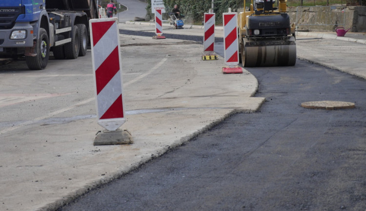 Hlavní silnici na Krumlov čeká oprava. Stát bude necelých 10 milionů korun