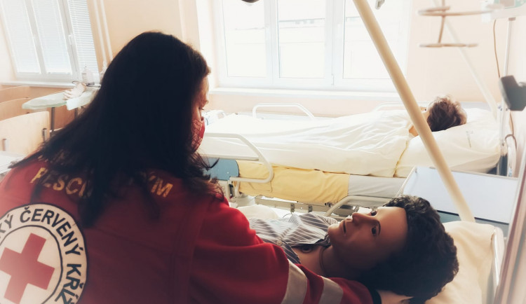 TULka společně s Červeným křížem spustila kurzy pro dobrovolné pečovatele