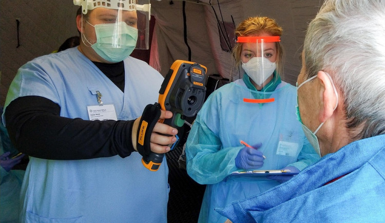 TULka vyslala na pomoc do zdravotnických zařízení 77 studentů FZS