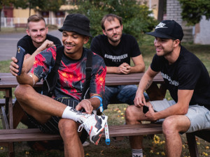Na longboardech projeli celé Česko. Získali téměř půl miliónu korun pro malého Milánka