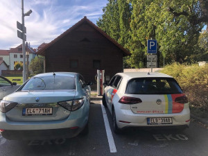 E.ON otevřel tři dobíjecí stanice v Českém Krumlově