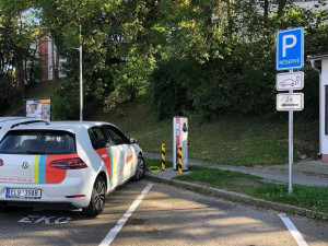 E.ON otevřel tři dobíjecí stanice v Českém Krumlově
