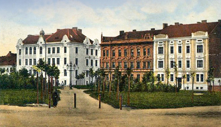 Hudební škola na rohu Otakarovy ulice a Palackého náměstí v roce 1913.