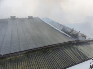 Na jihu Čech hořela střecha firmy vyrábějící bramborové lupínky.