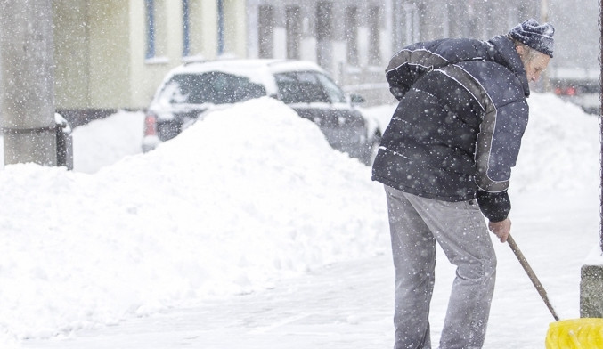 Město poskytne lidem písek na údržbu chodníků. Loni rozdalo téměř osm tun posypu