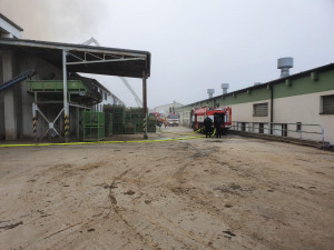 FOTO: Včerejší požár způsobil zhruba desetimilionovou škodu ve výrobně bramborových lupínků