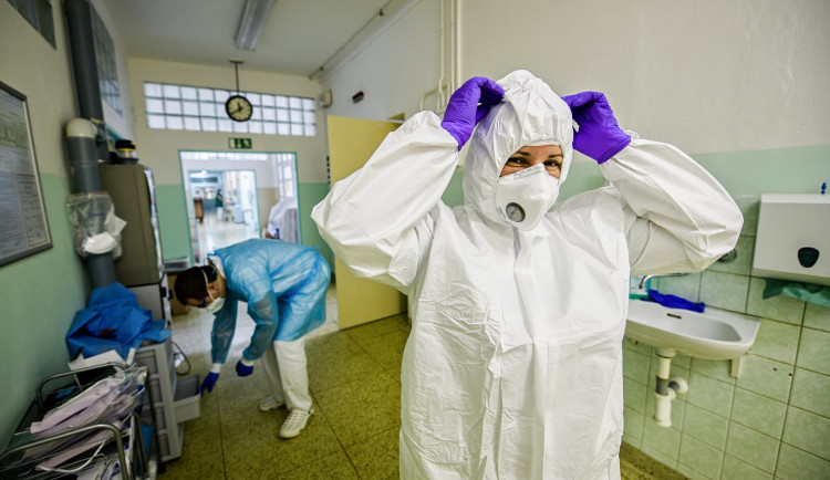 Životní pojištění kryje i události spojené s koronavirem. Některé pojišťovny dokonce proplácí nařízenou karanténu