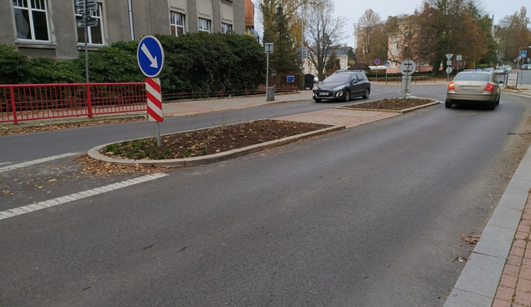 V Liberci stihli ještě před zimou vysadit nové trvalky na Husovce i v Palachově ulici