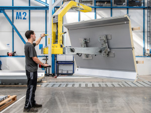 Hauser navyšuje mzdy  a nabírá