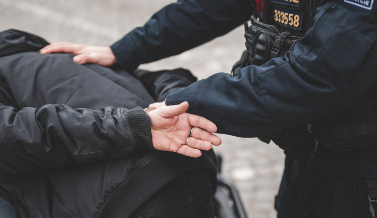 Střelec z Příbrami se ukrýval v Budějcích. Dopadla ho zásahová jednotka