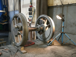 Na jihu Čech opravili jednu z nejstarších parních lokomotiv v Česku. Rozebraná byla na tisíce kousků