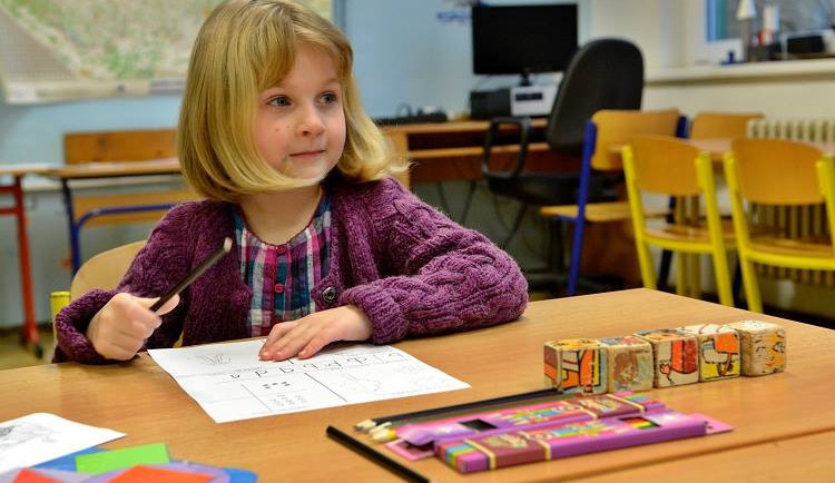 Tisíce prvňáků a druháků se na jihu Čech vrátily do škol