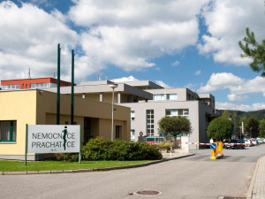 Prachatická nemocnice znovu otevírá lůžkovou část dětského oddělení a porodnici