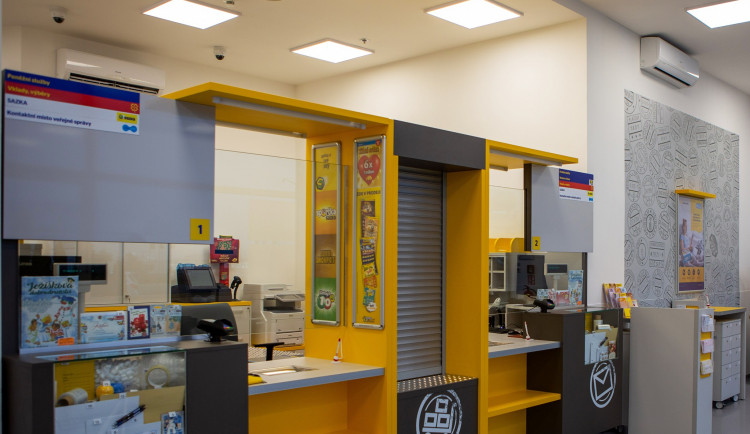 Pošta plánuje od března propustit asi 1500 lidí, zruší 2371 míst