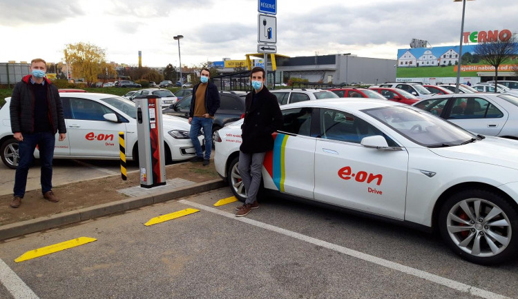 E.ON instaloval do své sítě v Česku stou veřejnou dobíječku pro elektromobily