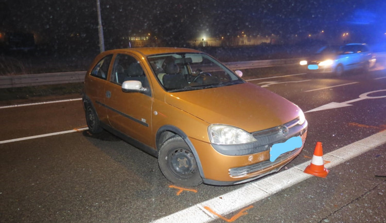 Nepochopitelný manévr na okraji Budějc. Řidič se na frekventovaném tahu začal otáčet do protisměru.