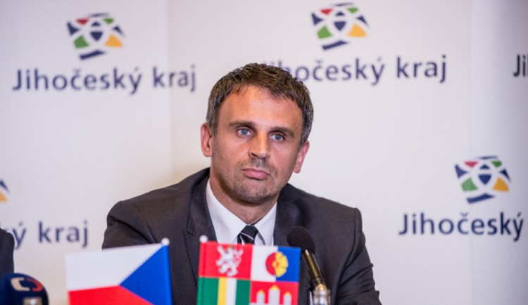 Bývalý hejtman Jiří Zimola se stal starostou Nové Bystřice. Jeho předchůdce odešel do důchodu