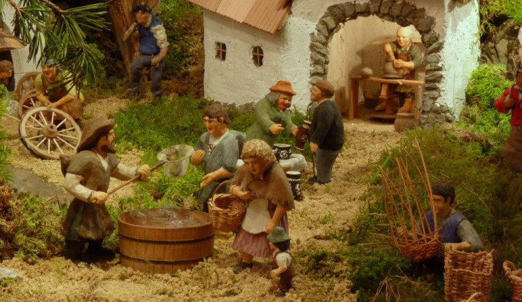 V jihočeském Velešíně zdobí betlémy výlohy obchodů