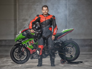 Kamenná prodejna moto oblečení MBW v Hluboké nad Vltavou nachystala tradiční týden slev. Ideální čas na výhodný nákup