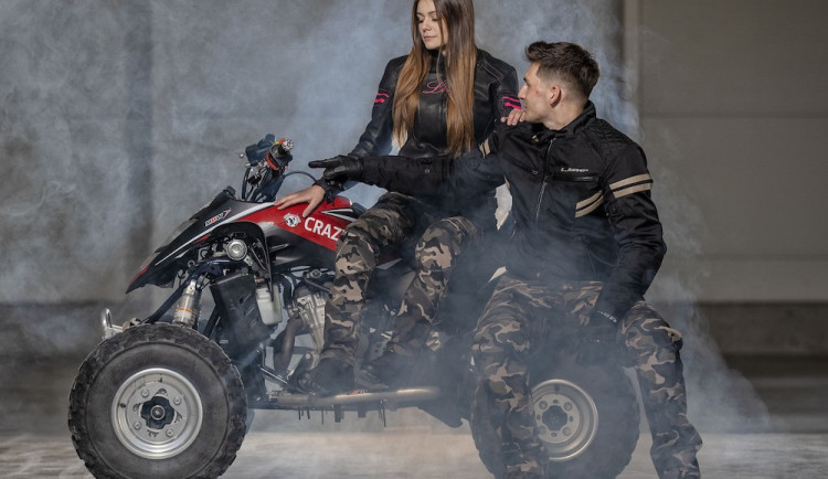 Kamenná prodejna moto oblečení MBW v Hluboké nad Vltavou nachystala tradiční týden slev. Ideální čas na výhodný nákup