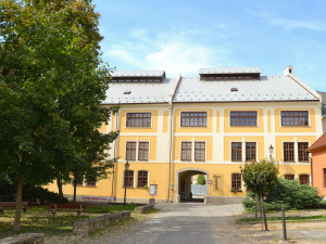 Muzeum fotografie a moderních obrazových médií a Dům gobelínů, kulturních tradic a řemesel v Jindřichově Hradci znovu otevřely své brány veřejnosti