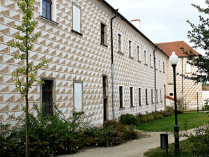 Muzeum fotografie a moderních obrazových médií a Dům gobelínů, kulturních tradic a řemesel v Jindřichově Hradci znovu otevřely své brány veřejnosti