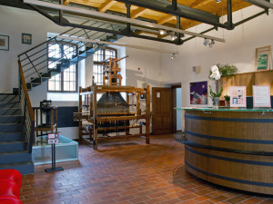 Muzeum fotografie a moderních obrazových médií a Dům gobelínů, kulturních tradic a řemesel v Jindřichově Hradci znovu otevřely své brány veřejnosti