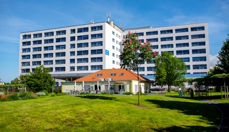 Máte zájem o zajímavou práci v českobudějovické nemocnici? Oddělení kardiochirurgie a hrudní chirurgie nabízí volnou pozici