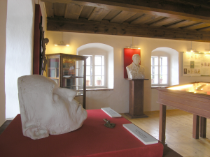 Kdo se vydá po stopách „básníka Šumavy“, může začít přímo tam, kde se narodil