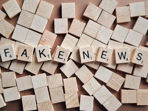 Češi vyvinuli software na odhalování fake news. Zájem o něj registrují z řady zemí