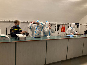 Hasiči pomáhali v Třeboni testovat učitele. Covid se prokázala u minimálního počtu testovaných