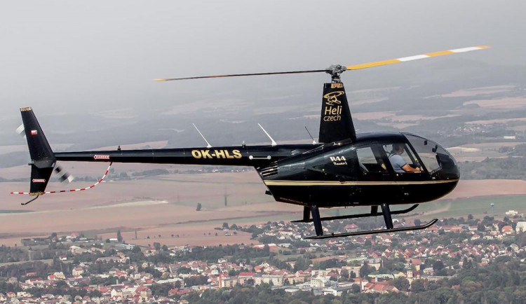 Proletět se vrtulníkem nebylo nikdy jednodušší. Projekt Rozlétejme Česko právě startuje