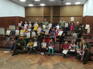 Lucie Kaňuková (první řada vpravo) se věnovala dětem na příměstském táboře, který zorganizoval strakonický útvar.