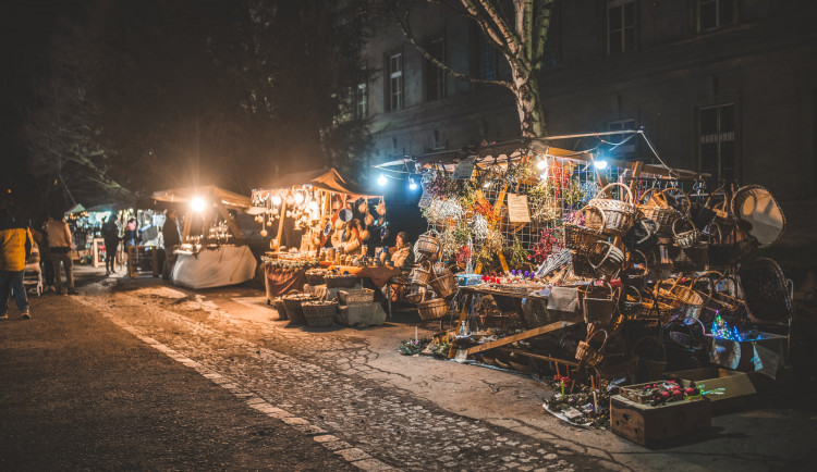 Vánoční trhy v Žižkárně.