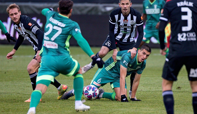 FOTO: Další domácí drama. Dynamo dohánělo, s Karvinou bere bod za remízu 1:1