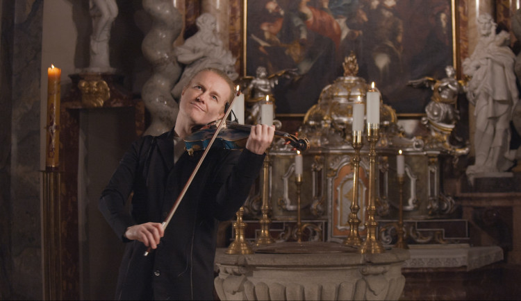 Čtvrtá adventní neděle nadělí online recitál koled rodáka Pavla Šporcla