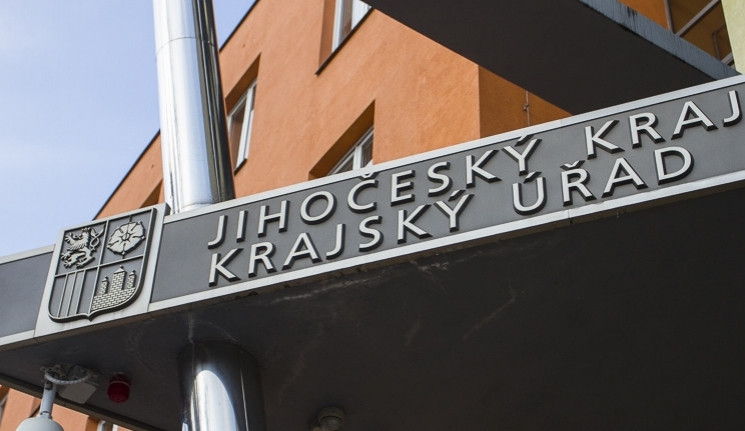 Jihočeský kraj schválil rozpočet se schodkem 1,2 miliardy korun.